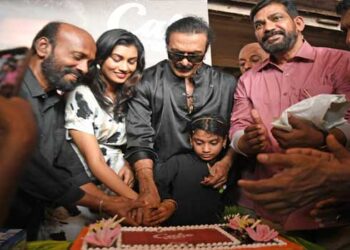 ചന്ത സിനിമയുടെ ഓർമകൾ വലിയങ്ങാടിയിലെ തൊഴിലാളികളുമായി പങ്കുവച്ച് ബാബു ആൻറണി, ചിത്രം ‘കേക്ക് സ്റ്റോറി’ ഏപ്രിൽ 19ന് തീയറ്ററുകളിലേക്ക്