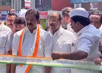 ഇടിച്ചു കയറിയും പിടിച്ചു തള്ളിയും പ്രസ്ഥാനത്തിന്റെ വില കളയരുത്…!! നിലയ്ക്കും വിലയ്ക്കും ചേരാത്ത പ്രവര്‍ത്തി ചെയ്തു.. ക്യാമറയില്‍ മുഖം വരാന്‍ ഉന്തും തള്ളുമുണ്ടാക്കുമ്പോള്‍ പാര്‍ട്ടിക്ക് ഉണ്ടാക്കുന്ന അവമതിപ്പ് സ്വയം തിരിച്ചറിയണം…, പാർട്ടിക്കാർക്കെതിരേ കോൺഗ്രസ് മുഖപത്രം വീക്ഷണം…