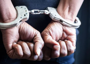 പ്രണയ ബന്ധത്തിന്  തടസം:  മൂന്നു മക്കളെ ശ്വാസം മുട്ടിച്ച് കൊലപ്പെടുത്തിയ അമ്മയും ആൺസുഹൃത്തും അറസ്റ്റിൽ