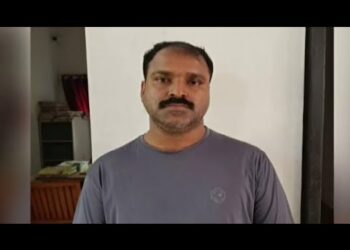 സഹപ്രവർത്തകരുടെ  പിഎഫ്  ഹാക്ക് ചെയ്ത്  പണം  മുഖ്യമന്ത്രിയുടെ ദുരിതാശ്വാസ നിധിയിലേക്ക് മാറ്റാൻ ശ്രമിച്ച അറബിക് അധ്യാപകൻ അറസ്റ്റിൽ