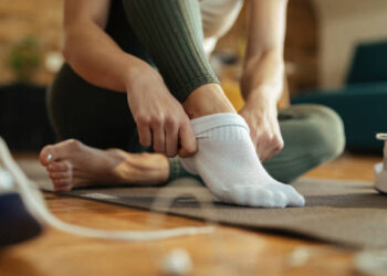 ഓരോരോ ഹോബികളേ… ദിവസവും വൈകുന്നേരം കാലിലെ സോക്സ്‌ ഊരി മണപ്പിക്കും, വിചിത്ര ശീലം യുവാവിനെ എത്തിച്ചത് മാരക രോഗത്തിലേക്ക്