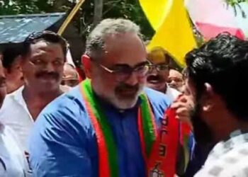 വഖഫ് ഭേദഗതി ബിൽ പാസായതോടെ ബിജെപിയിൽ അം​ഗത്വം സ്വീകരിച്ച് മുനമ്പം നിവാസികൾ- ‘പുതിയ സംഭവവികാസങ്ങൾ രാഷ്ട്രീയ മാറ്റത്തിന്റെ തുടക്കം, ആരാണ് ഒറ്റുകാർ എന്നു ബോദ്ധ്യമായ സാഹചര്യത്തിൽ കൂടുതൽ കരുത്തോടെ മുന്നോട്ടുപോകും’ 