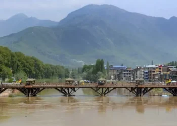 ഇന്ത്യയുടെ  അപ്രതീക്ഷിത തിരിച്ചടിയിൽ ഭയന്ന് വിറച്ച പാകിസ്ഥാൻ: ഉറി ഡാം തുറന്നതോടെ   പാക് അധീന കശ്‍മീർ  വെള്ളത്തിൽ