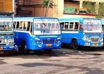 കോഴിക്കോട്  ബസ് യാത്രക്കാരന്റെ കഴുത്ത്  ഞെരിച്ച് സഹയാത്രികൻ, തലയിലും മുഖത്തും മാറി മാറി അടിച്ചു, പിന്നാലെ  ഫോണും പണവും തട്ടിയെടുത്ത്  പുറത്തേക്ക്  തള്ളിയിട്ടു