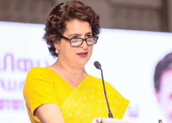 സുഹൃത്ത് കാൻസർ ബാധിച്ച് ​ഗുരുതരാവസ്ഥയിൽ; പ്രിയങ്ക വിദേശത്ത് പോയത് മുൻകൂട്ടി അനുമതി വാങ്ങി: സഭയിൽ എത്താതിരുന്നതിൽ വിശദീകരണം