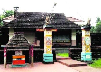 കാസർഗോഡ് രയരമംഗലം ക്ഷേത്രത്തിലെ ജാതി വിവേചനം പൊളിച്ചെഴുതി ഭക്തർ, നാലമ്പലത്തില്‍ ഇനി എല്ലാ ജാതിക്കാര്‍ക്കും പ്രവേശനം