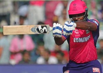 ഔട്ടായ കലിയിൽ ബാറ്റ് വലിച്ചെറിഞ്ഞ് സഞ്ജു, 67 റൺസുമായി യശസ്വി ജയ്സ്വാളും പുറത്ത്