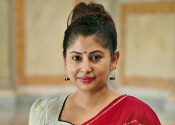 ഗച്ചിബൗളി മരംമുറിക്കെതിരെ സമൂഹമാധ്യമ പോസ്റ്റ്: ഐഎഎസ് ഉദ്യോഗസ്ഥയ്‌ക്കെതിരെ  നടപടിയുമായി തെലങ്കാന സർക്കാർ