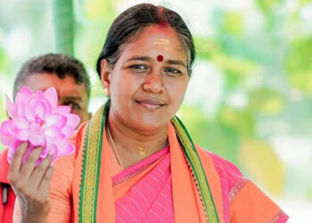 ശോഭാ സുരേന്ദ്രന്റെ വീടിനു നേരെ സ്‌ഫോടക വസ്തു എറിഞ്ഞ് നാലംഗ സംഘം !! അക്രമികൾ എത്തിയത് ബൈക്കിൽ, തനിക്കെതിരെയുള്ള ആസൂത്രിത ആക്രമണമെന്ന്  ശോഭ