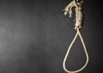 പ്രായപൂർത്തിയാകാത്ത പെൺകുട്ടിക്കൊപ്പം കാണാതായ യുവാവിനെ പോലീസ് കസ്റ്റഡിയിലെത്തു, സ്റ്റേഷനിലെ ശുചിമുറിയിൽ പോയ 18 കാരൻ തൂങ്ങിമരിച്ച നിലയിൽ