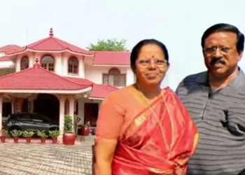 കോട്ടയത്ത്  ദമ്പതികൾ  അതിദാരുണമായി കൊല്ലപ്പെട്ടു:  തലയ്ക്ക് മാരകമായ മുറിവുകൾ, മൃതദേഹങ്ങളിൽ വസ്ത്രങ്ങളില്ല, സെക്യൂരിറ്റി വിവരമറിഞ്ഞത് നാട്ടുകാർക്കൊപ്പം