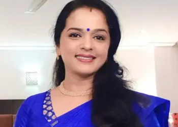 മലയാളം  സീരിയലുകൾ സമൂഹത്തിൽ  തെറ്റിദ്ധാരണകൾ സൃഷ്ടിക്കുന്നു… അവ പിന്തുടരുന്നതും പഴയ രീതികൾ തന്നെ,  സീരിയലുകൾക്ക് സെൻസർഷിപ്പ് ആവശ്യമെന്ന് നടി വിന്ദുജ മേനോൻ