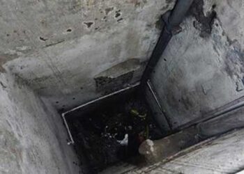 വീടിനു പുറത്ത് കളിച്ചുകൊണ്ടിരുന്ന പത്ത് വയസുകാരിയെ ചിപ്സും ചോക്ലേറ്റും നൽകി ക്രൂരമായി പീഡിപ്പിച്ച് കൊലപ്പെടുത്തി, അർദ്ധന​ഗ്നയായ പെൺകുട്ടിയുടെ മൃതദേഹം മാലിന്യക്കുഴിയിൽ തള്ളി, 20 കാരൻ പിടിയിൽ, വഴിത്തിരിവായത് 11 കാരന് തോന്നിയ സംശയം