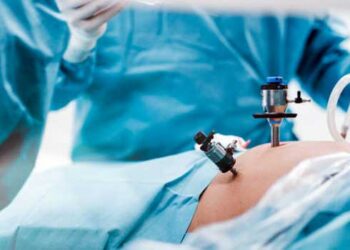 കോസ്മറ്റിക് ക്ലിനിക്കിന് ലൈസെൻസില്ല, പരാതിയുയർന്നപ്പോൾ തിടുക്കപ്പെട്ട് ലൈസെൻസ് നൽകി? യുവതിയുടെ 9 വിരലുകൾ മുറിച്ചുമാറ്റിയതിൽ പിഴവില്ലെന്ന് മെഡിക്കൽ ബോർഡ്!! റിപ്പോർട്ട് തള്ളി, വീണ്ടും റിപ്പോർട്ട് സമർപ്പിക്കാൻ ആവശ്യപ്പെട്ട് എത്തിക്സ് കമ്മിറ്റി, ഒത്തുകളി ആരോപണവുമായി കുടുംബം