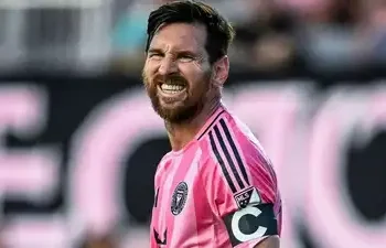 മെസ്സി കേരളത്തിൽ വരികയും ചെയ്യും ഫുട്ബോൾ കളിക്കുകയും ചെയ്യുമെന്ന് വി.അബ്ദു റഹ്മാൻ… കാര്യവട്ടം  സ്റ്റേ‍ഡിയം ഫുട്ബോൾ മത്സരത്തിന് വിട്ടുനൽകില്ലെന്ന്  ക്രിക്കറ്റ് അസോസിയേഷൻ