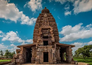 കർണാടകയിലെ ക്ഷേത്രങ്ങളിൽ സൈനികർക്കായി പ്രത്യേക പൂജകൾ, പോരാടാൻ  ദൈവം   കരുത്തു പകരട്ടെയെന്ന്  ദേവസ്വം മന്ത്രി