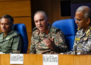 ഡിജിഎംഒ തല ചർച്ചയ്ക്ക് തയ്യാറെന്ന് പാകിസ്ഥാൻ,  നയതന്ത്ര, രാഷ്ട്രീയനടപടികൾ പിൻവലിക്കില്ലെന്ന് ഇന്ത്യ,  നിർണായക ചർച്ച ഇന്ന്