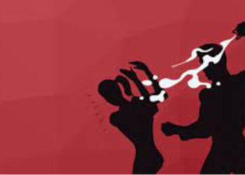 മുൻ വൈരാഗ്യം… രാത്രി  ബൈക്കിൽ സഞ്ചരിക്കുന്നതിനിടെ യുവാവിന് നേരെ ആസിഡ് ആക്രമണം,  മുഖത്തും ഇടതുകണ്ണിനും നെഞ്ചത്തും പരിക്ക്, കാഴ്ച്ചയെ ബാധിച്ചെന്ന് സംശയം