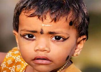 പിതാവ് പിക്അപ്പ് വാൻ തിരിച്ചിടുന്നതിനിടെ ടയർതട്ടി അപകടം, ഏകമകൾ മരിച്ചു