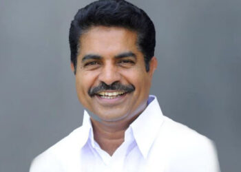 കോണ്ഗ്രസുകാരന് ആ ചട്ടക്കൂടിനുള്ളില് നിന്ന് പ്രവര്ത്തിക്കണം…കയ്യടി കിട്ടാൻ പാർട്ടിക്കെതിരായി നിൽക്കുകയല്ല വേണ്ടത്, തരൂരിനെതിരെ രൂക്ഷ വിമർശനവുമായി അടൂര് പ്രകാശ്