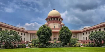 സമൂഹത്തിന്റെ   സ്വഭാവം അധഃപതിച്ചുകൊണ്ടിരിക്കുകയാണ്… സത്യത്തിന്റെ കൂടെ നിലകൊള്ളാൻ ആരും തയ്യാറാകുന്നില്ല- സുപ്രീം കോടതി
