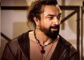 സിനിമയില്‍ അവസരം വാഗ്ദാനം ചെയ്ത് പലതവണ പീഡിപ്പിച്ചു,  ‘ഹൗസ് അറസ്റ്റ്’  വിവാദത്തിന് പിന്നാലെ  ബലാത്സംഗകേസിൽ കുടുങ്ങി   അജാസ് ഖാൻ