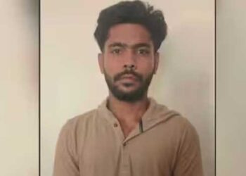 പിജി ഹോസ്റ്റൽ ബാൽക്കണിയിൽ നിന്ന് ഉറക്കെ പാക് അനുകൂല മുദ്രാവാക്യം വിളിച്ചു, അയൽവാസി റെക്കോർഡ് ചെയ്ത് പോലീസിനയച്ചു യുവാവ് അറസ്റ്റിൽ, പാക് പതാകകൾ വിൽക്കരുത് ഇ- കൊമേഴ്സ് വെബ്സൈറ്റുകൾക്കു കേന്ദ്ര സർക്കാർ നിർദ്ദേശം