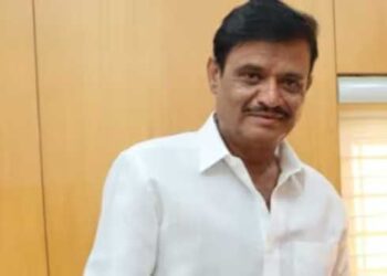 ദേഹത്ത് മാരകവൈറസ് കുത്തിവച്ചു, മുഖത്ത് മൂത്രമൊഴിച്ചു, ബിജെപി എംഎൽഎയുടെ നേതൃത്വത്തിൽ തന്നെ കൂട്ടബലാത്സംഗം ചെയ്യിപ്പിച്ചു, സഹകരിച്ചില്ലെങ്കിൽ മകനെ കൊല്ലുമെന്ന് ഭീഷണിപ്പെടുത്തി, 40 കാരിയുടെ പരാതിയിൽ എംഎൽഎ മുനിരത്നയ്ക്കെതിരെ കേസ്