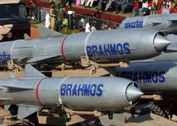 200-300 കിലോഗ്രാം ഭാരം വഹിച്ച് 800 കിലോമീറ്റർ വരെ സഞ്ചരിക്കും, തറനിരപ്പിൽ നിന്ന് 10 മീറ്റർ ഉയരമുള്ള ലക്ഷ്യം വരെ തച്ചുടയ്ക്കും, ശത്രു റഡാറുകളുടെ കണ്ണിൽപ്പെടില്ല!! പാക് പേടി സ്വപ്നം ഇന്ത്യൻ ബ്രഹ്മോസിനായി തിക്കും തിരക്കും, മിസൈൽ വാങ്ങാൻ താത്പര്യം പ്രകടിപ്പിച്ചെത്തിയേക്കുന്നത് 17 രാജ്യങ്ങൾ