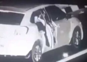 പൊതുനിരത്തിൽ കാറിൽ രാഷ്ട്രീയ നേതാവും ഭാര്യയും ലൈം​ഗിക ബന്ധത്തിലേർപ്പെട്ടു, പുറംലോകമറിഞ്ഞത് ഹൈവേയിൽ സ്ഥാപിച്ച ക്യാമറക്കണ്ണുകളിലൂടെ, പിടിയിലായയാൾ ബിജെപിക്കാരൻ? നിഷേധിച്ച് നേതൃത്വം