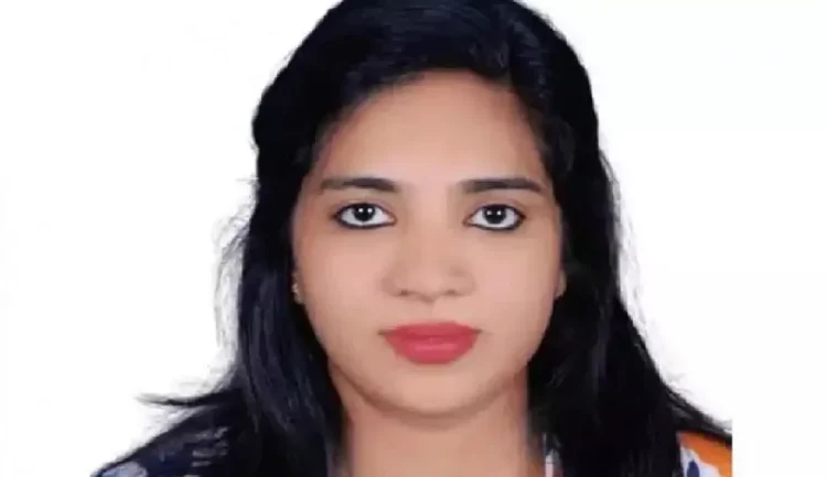 സാമൂഹ്യ മാധ്യമം വഴി പരിചയപെട്ടു,  പിന്നീട് യുഎഇയില്‍ ജോലി തരപ്പെടുത്തി കൊടുത്തു, അഭിപ്രായവ്യത്യാസം വൈരാഗ്യമായി,  മലയാളി യുവതിയെ  കൊലപ്പെടുത്തിയ കേസിൽ യുവാവ് അറസ്റ്റിൽ