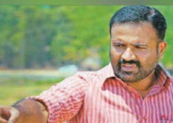 മക്കളുടെ സ്കൂൾ സർട്ടിഫിക്കറ്റും വസ്ത്രങ്ങളും ആറുമാസം പ്രായമുള്ള കുട്ടിയുടെ പാൽക്കുപ്പിപോലും എടുക്കാനനുവദിക്കാതെ വെറും കയ്യോടെ ഇറക്കിവിട്ടു, ജപ്തി ചെയ്ത വീടിന്റെ പൂട്ടുതകർത്ത് സിആർ മഹേഷ്‌ എംഎൽഎ