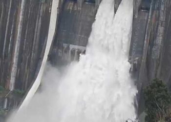 ഓപ്പറേഷൻ സിന്ദൂറിന് പിറകെ ഇന്ത്യയുടെ വാട്ടർ സ്‌ട്രൈക്ക്? കശ്മീരിൽ കനത്ത മഴ, ബാഗ്ലിഹാർ അണക്കെട്ട് ഷട്ടറുകൾ മുന്നറിയിപ്പില്ലാതെ തുറന്നു, പാക്കിസ്ഥാനിലേക്ക് വെള്ളം കുതിച്ചൊഴുകുന്നു, ചെനാബിൽ വെള്ളപ്പൊക്കത്തിന് സാധ്യത