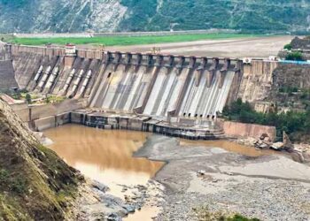 പാക്കിസ്ഥാൻ ആലോചിച്ചു, ഇന്ത്യ പ്രാവർത്തികമാക്കുന്നു, ഇന്ത്യാ- പാക് ജലയുദ്ധം? സലാൽ അണക്കെട്ടിലെ എല്ലാ ഷട്ടറുകളും താഴ്ത്തി, ബഗ്ളിഹാർ ഡാമിൽ നിന്നുള്ള വെള്ളത്തിന്റെ ഒഴുക്ക് കുറച്ചു, കൂടുതൽ ഡാമിൽ നിന്നുള്ള ജലവൈദ്യുത പദ്ധതികളും തടയണ നിർമാണവും ആലോചിക്കാൻ അൻപതിലധികം വിദഗ്ധർ കശ്മീരിൽ!!