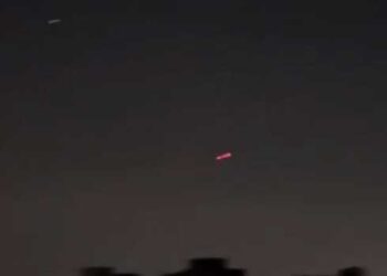 അതിർത്തികൾ ഇരുട്ടിൽ- ജമ്മു വിമാനത്താവവളം ലക്ഷ്യമിട്ട് തുടരെത്തുടരെ മിസൈലുകൾ തൊടുത്തുവിട്ട് പാക്കിസ്ഥാൻ, പാക് യുദ്ധവിമാനം എഫ്– 16 വെടിവെച്ചിട്ട് ഇന്ത്യ, തകർത്തത് സർഫസ് ടു എയർ മിസൈൽ ഉപയോ​ഗിച്ച്!! അതിർത്തി മേഖലകൾ ഇരുട്ടിൽ