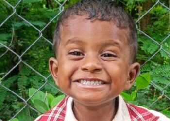 പഴയ ​ഗേറ്റിൽ തൂങ്ങി കളിക്കുന്നതിനിടെ ഗേറ്റും മതിലും തകർന്നുവീണ് അ‍ഞ്ച് വയസുകാരന് ദാരുണാന്ത്യം