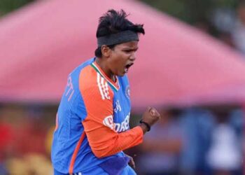 ആൾമാറാട്ടം നടത്തി തന്റെ ഫ്ലാറ്റിൽ നിന്ന് 25 ലക്ഷം രൂപയും സ്വർണാഭരണങ്ങളും അടിച്ചുമാറ്റി, സഹതാരത്തിനെതിരെ പരാതിയുമായി ഇന്ത്യൻ ക്രിക്കറ്റ് താരം ദീപ്തി ശർമ, പ്രതികരിക്കാതെ ആരുഷി