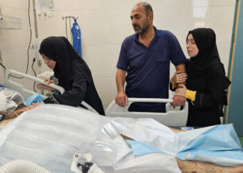 ഇസ്രയേൽ  വ്യോമാക്രമണത്തിൽ ഡോക്ടർ അലായ്ക്ക് നഷ്ടമായത് ഒൻപതുമക്കളെ, ഭർത്താവും മകനും ഗുരുതരാവസ്ഥയിൽ, രണ്ട് ദിവസത്തിനിടെ   ഗാസയിൽ കൊല്ലപ്പെട്ടത് 85 പേർ