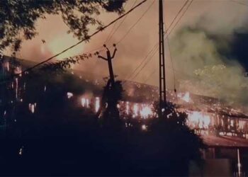 മൂന്ന് ജില്ലകളിലേക്ക് വിതരണം ചെയ്യാനുള്ള 45,000 കെയ്സ് മദ്യം കത്തിനശിച്ചു.., 5 കോടി രൂപയുടെ നഷ്ടം…!! ബിയറുകൾക്ക് തീപിടിച്ചില്ല…