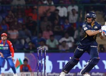 200 ഓ ഇതൊക്കെയെന്ത്? വെറുമൊരു പൂപറിക്കുന്ന ലാഘവത്തിൽ 200 പകരം 205 അടിച്ച് ​ഗില്ലും സായും