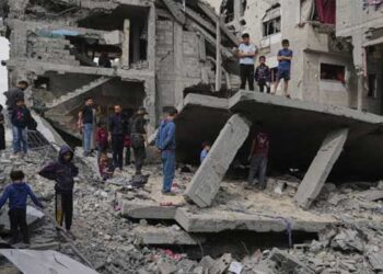 മധ്യസ്ഥ ചർച്ചകൾ ഒരുവഴിക്ക് നടക്കുന്നു, ഗാസയിൽ താൽക്കാലിക ടെന്റുകൾക്കും അഭയാർഥി ക്യാംപുകൾക്കും ഇസ്രയേൽ നേരെ ആക്രമണം, വ്യോമാക്രമണത്തിൽ 60 പേർ കൊല്ലപ്പെട്ടു, വെസ്റ്റ് ബാങ്കിൽ നടന്ന ആക്രമണത്തിൽ പ്രസവത്തിനായി ആശുപത്രിയിലേക്കു പോയ യുവതി കൊല്ലപ്പെട്ടു