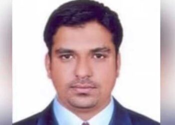 തലേദിവസം രാത്രി ഒരുമിച്ചുപോയി ഭക്ഷണം കഴിച്ചു തിരിച്ചെത്തി, രാവിലെ എണീറ്റു നോക്കുമ്പോൾ കൂട്ടുകാരന്റെ മൃതദേഹം പോർച്ചിൽ നിർത്തിയിട്ട കാറിനുള്ളിൽ