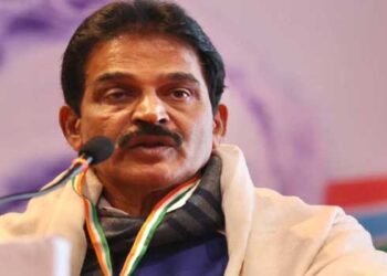 ‘എന്തൊരു അസംബന്ധമായ വാർത്തകളാണ് വരുന്നത്, രാഹുൽ ഗാന്ധിയെ എല്ലാ ദിവസവും കാണുന്നത് ഈ വിഷയം ചർച്ച ചെയ്യാനല്ല, എടുക്കേണ്ട സമയത്ത് എടുക്കേണ്ട തീരുമാനങ്ങളെടുക്കാൻ പാർട്ടി നേതൃത്വത്തിന് അറിയാം’, തീരുമാനം ഇന്നുണ്ടാകില്ല- കെ സി വേണുഗോപാൽ.