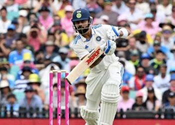 കോലിയുടെ വിരമിക്കൽ തീരുമാനത്തിനു പിന്നിൽ ബോർഡർ ഗാവാസ്‌ക്കർ പരമ്പരയിലെ തോൽവി? രോഹിത്തിനു പിന്നാലെ കോലിയും വിരമിച്ചാൽ ഇന്ത്യൻ ടെസ്റ്റ് ക്രിക്കറ്റിന്റെ ഭാവി? ടെസ്റ്റിൽ നിന്ന് വിരമിക്കാനുള്ള കോലിയുടെ തീരുമാനം മാറ്റണം, ആരാധകർ ബിസിസിഐയോട്!! ഉന്നതൻ കോലിയോട് സംസാരിച്ചതായി റിപ്പോർട്ട്