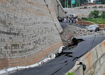 വീണ്ടും തകർന്ന്  കൂരിയാട്  ദേശീയപാതയുടെ  സംരക്ഷണ ഭിത്തി, ഒരു ഭാഗം പൂർണമായി തകർന്ന്  റോഡിലേക്ക് പതിച്ചു, പൊളിഞ്ഞുവീണത്  പാര്‍ശ്വഭിത്തിയിലെ സിമന്‍റ് കട്ടകൾ