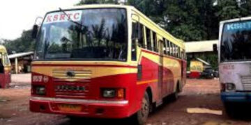 കെഎസ്ആര്‍ടിസി ജീവനക്കാർ  മദ്യപിച്ചിട്ടുണ്ടോയെന്ന് പരിശോധിക്കേണ്ട  ഉദ്യോഗസ്ഥൻ എത്തിയത് നാലുകാലിൽ!!!  സ്വയം ബ്രെത്ത് അനലൈസര്‍ ഉപയോഗിക്കാൻ ആവശ്യപ്പെട്ടപ്പോൾ ഓടി രക്ഷപെട്ടു,   ആറ്റിങ്ങല്‍ യൂണിറ്റ് മേധാവിക്ക് സസ്പെൻഷൻ
