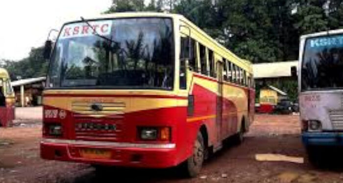 കെഎസ്ആര്‍ടിസി ജീവനക്കാർ  മദ്യപിച്ചിട്ടുണ്ടോയെന്ന് പരിശോധിക്കേണ്ട  ഉദ്യോഗസ്ഥൻ എത്തിയത് നാലുകാലിൽ!!!  സ്വയം ബ്രെത്ത് അനലൈസര്‍ ഉപയോഗിക്കാൻ ആവശ്യപ്പെട്ടപ്പോൾ ഓടി രക്ഷപെട്ടു,   ആറ്റിങ്ങല്‍ യൂണിറ്റ് മേധാവിക്ക് സസ്പെൻഷൻ
