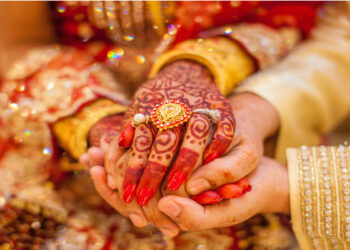 അടുത്ത മുഹൂർത്തം രണ്ട് വർഷം കഴിഞ്ഞ്!!! ആശുപത്രി കിടക്കയിൽ നിന്നും വധുവിനെ വിവാഹം ചെയ്ത്   യുവാവ്, വിവാഹ വേദിയായത് ആശുപത്രിയുടെ ഒന്നാം നില