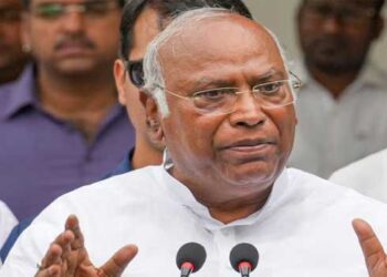 ഓപ്പറേഷൻ സിന്ദൂരൊക്കെ എന്ത്, ചെറിയോരു യുദ്ധം… മല്ലികാർജുൻ ഖാർഗെ