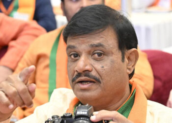 മകനെ കൊല്ലുമെന്ന് ഭീഷണിപ്പെടുത്തി കൂട്ടബലാത്സംഗം,  മുഖത്ത് മൂത്രമൊഴിച്ചു, പിന്നാലെ ദേഹത്ത് മാരക വൈറസ് കുത്തിവച്ചു, 40 കാരിയുടെ പരാതിയിൽ    ബിജെപി എംഎൽഎക്കെതിരെ കേസ്